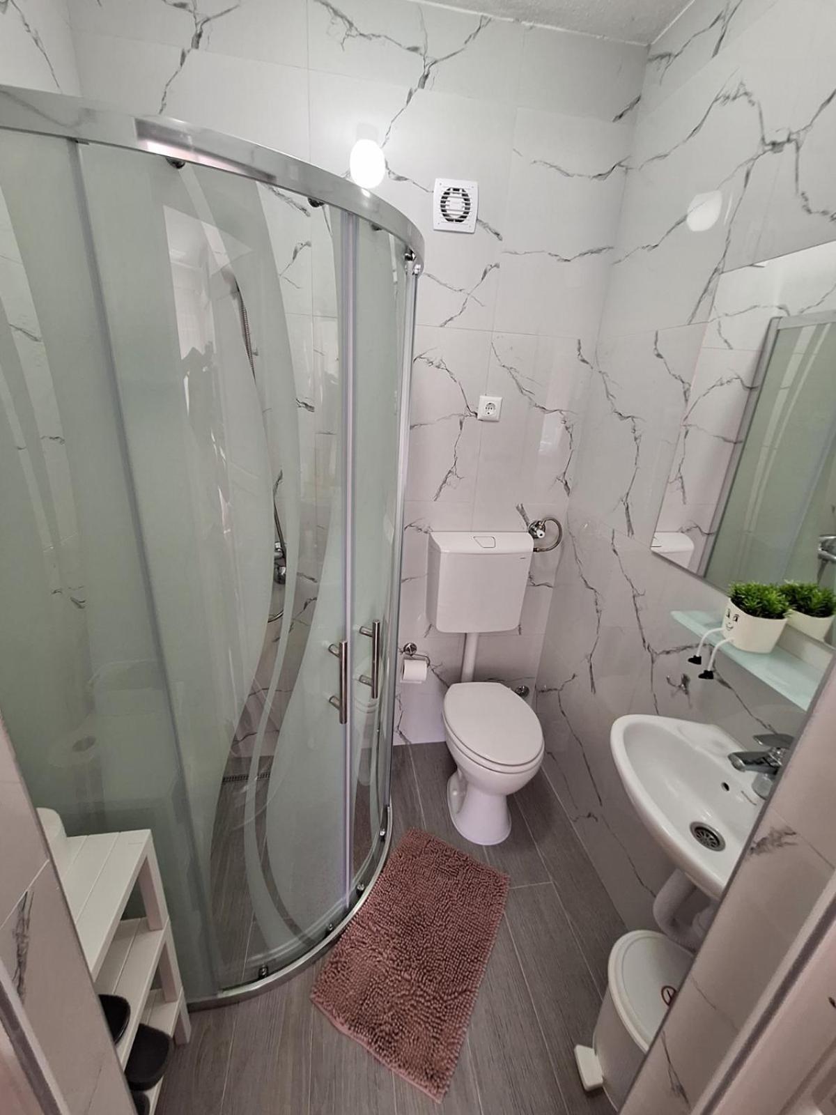 Sobe-Apartmani Modriča Kültér fotó